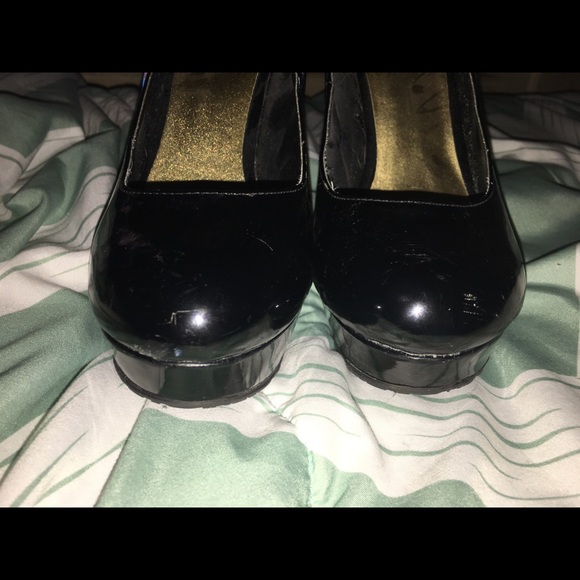 Candie's Black Patent Platform Stiletto Heel - Picture 5 of 5
